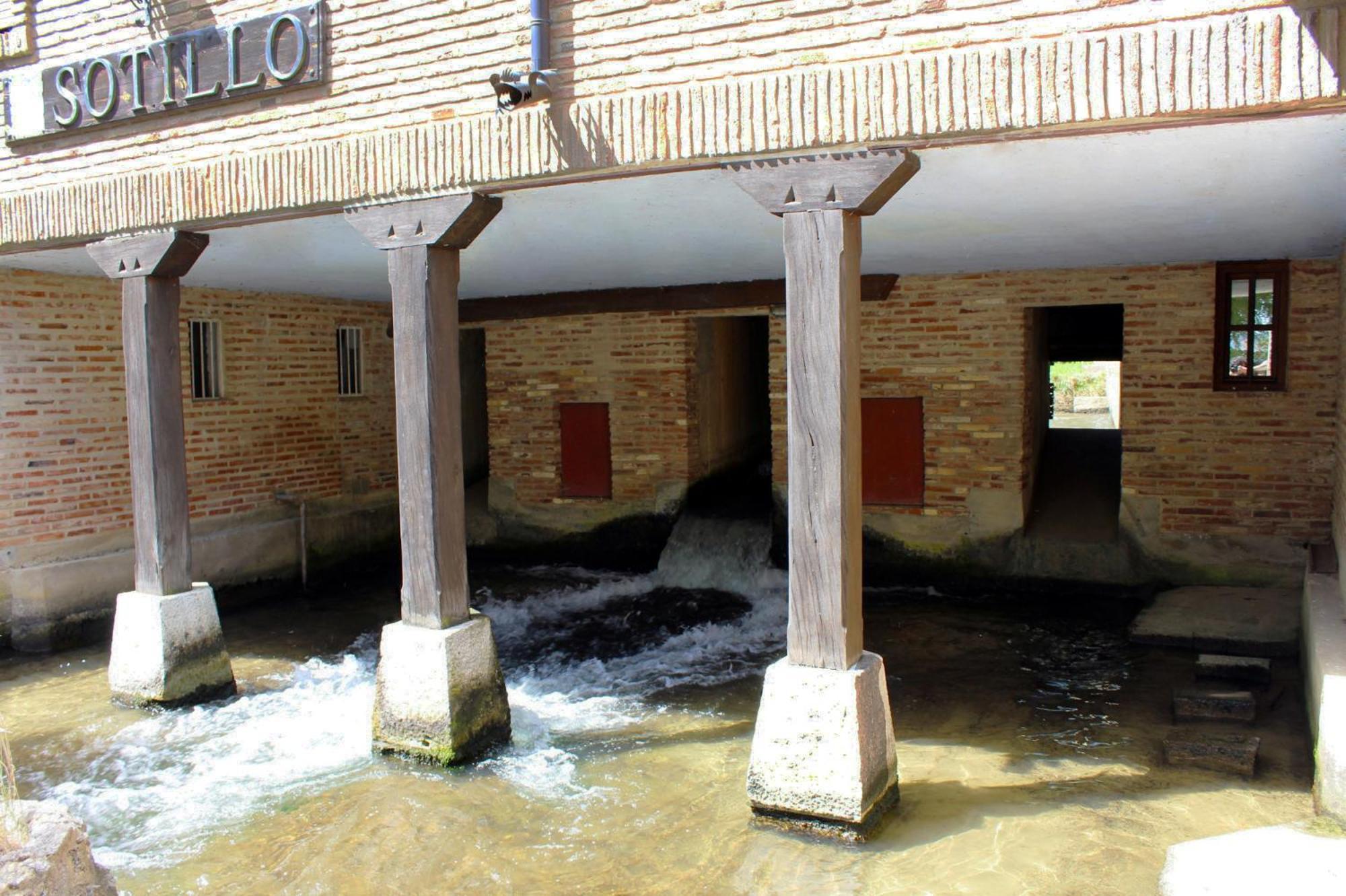 Molino El Sotillo Villa Saldaña Eksteriør billede